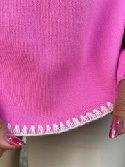 NAKIŞ DETAYLI TRİKO KEMER ÜSTÜ KAZAK